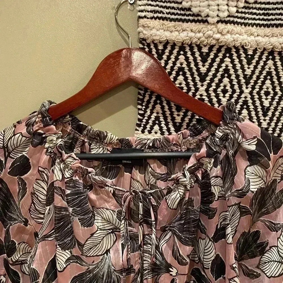 VICI VISCOSE FLORAL SPARKLE LONG SLEEVE TOP TYCHE - Picture 9 of 10